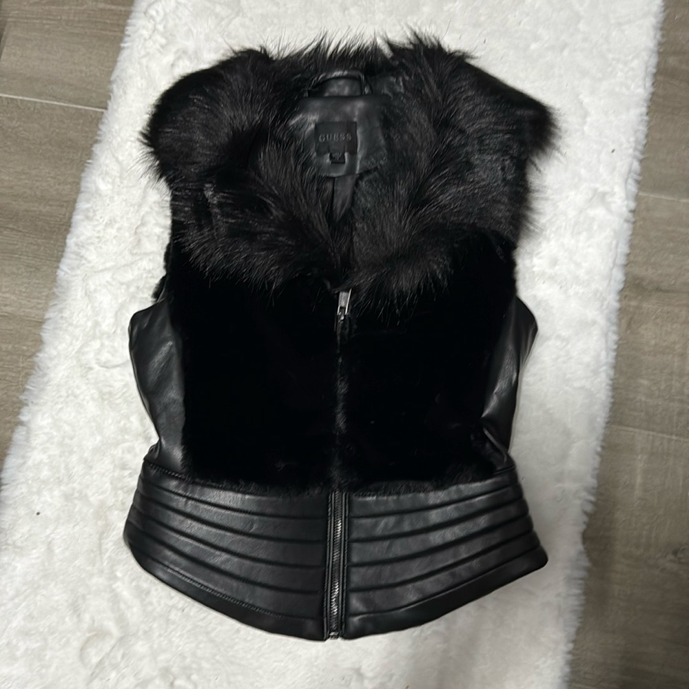 BRAND NEW GUESS FUR/LEATHER FITTED BLACK VEST